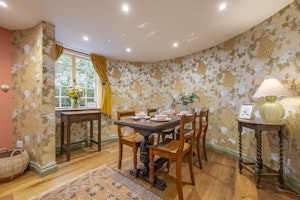 Tea & Wisteria image 9