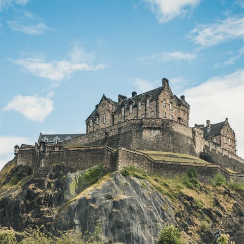 Stroll to the Esplanade of Edinburgh Castle in less than five minutes