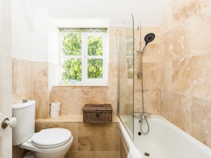 Rustic Getaway image 6