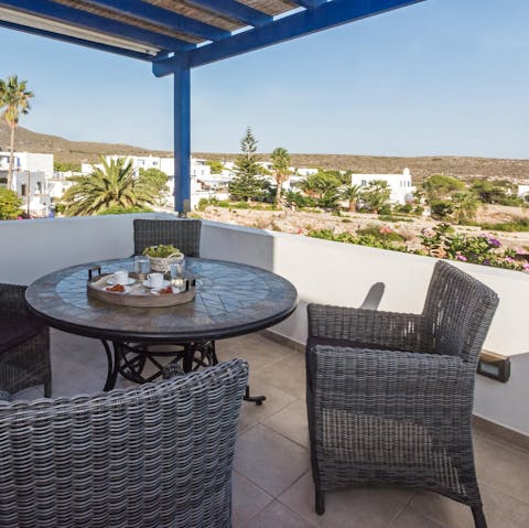 Enjoy every meal alfresco on the balcony, admiring the postcard-worthy views of the bay
