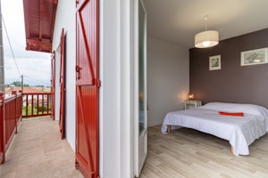 Cherry Red & Cream image 11