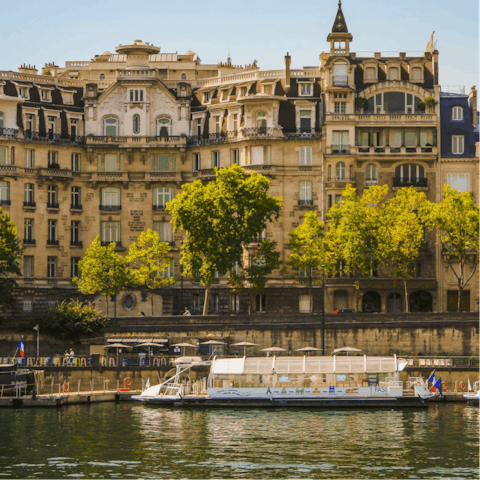 Begin your stay with a refreshing stroll along the Seine