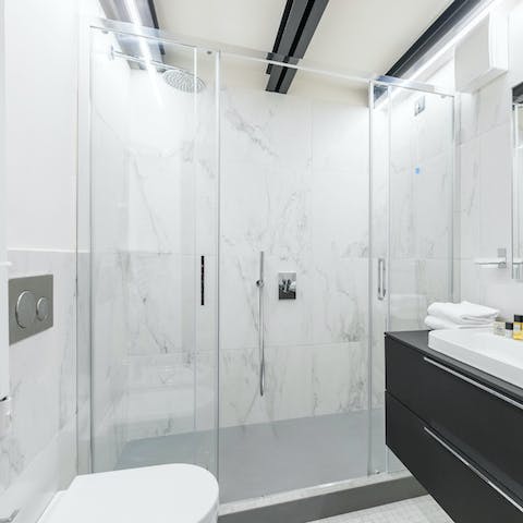 Feel refreshed in the stunning marble shower