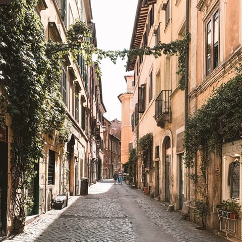 Explore your beautiful Trastevere neighbourhood in Rome