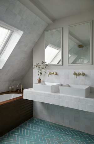 Goldborne Elegance image 2
