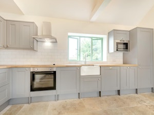 Cotswolds Contemporary image 13