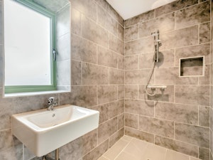 Cotswolds Contemporary image 3
