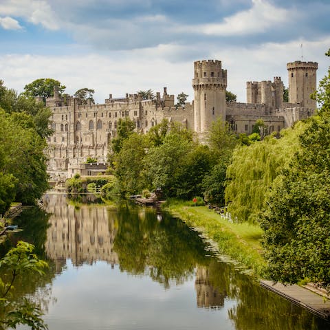 Stay just a five-minute walk away from Warwick Castle