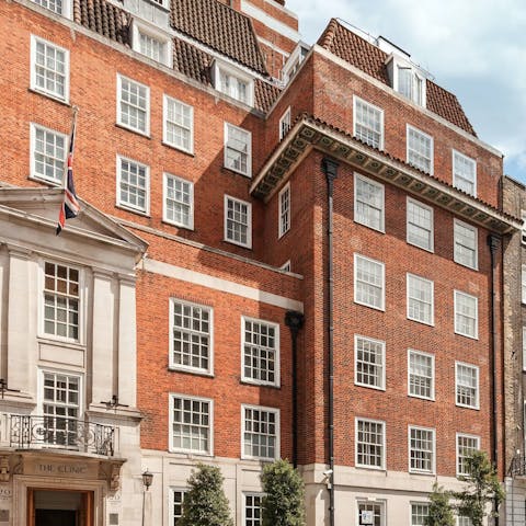 Give London living a whirl at this smart Marylebone apartment