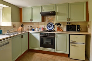 The Blue Door Cottage image 14