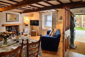 The Blue Door Cottage image 12