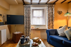 The Blue Door Cottage image 11