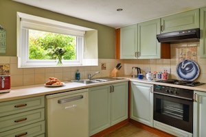The Blue Door Cottage image 8
