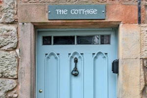 The Blue Door Cottage image 5