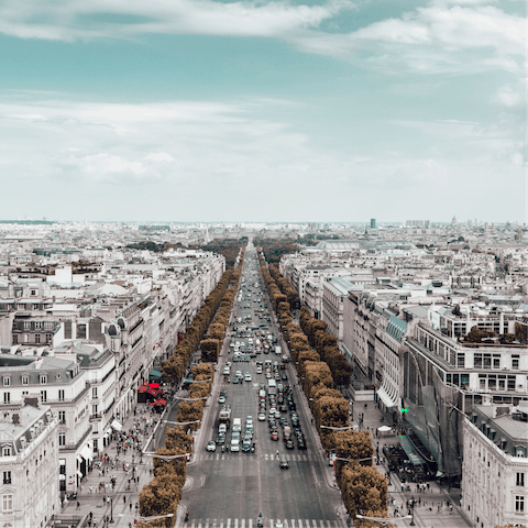 Wind your way towards the Champs-Élysées
