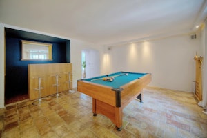 Poolside in Mougins image 12