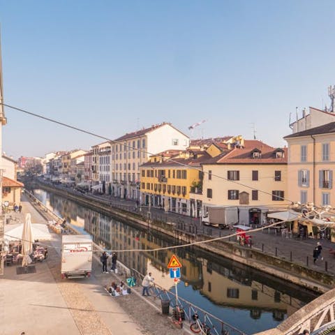 Stay in the Navigli district of Milan – a fifteen-minute walk away from the Basilica San Lorenzo Maggiore