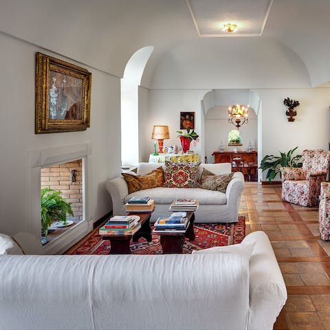 Relax with a holiday read in the charming Italian setting of the living areas