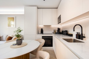 Marble Arch Chic image 9