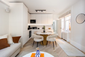 Marble Arch Chic image 3