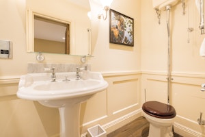 Barnes Belle image 13