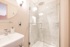 Barnes Belle image 7