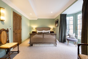 Barnes Belle image 4