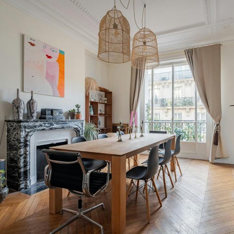 Unwind with evening drinks in the dining room