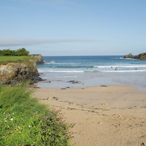 Make dog walks along Constantine Bay the new routine – just a stroll away