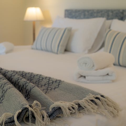 Sleep soundly in comfortable en-suite bedrooms