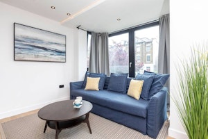 Kentish Town Light image 8
