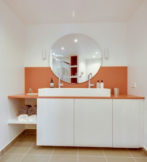 Parisian Hills image 12