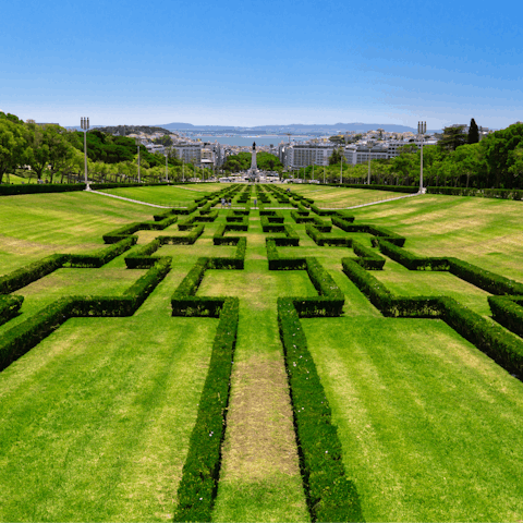 Picnic in Parque Eduardo VII, a fifteen-minute walk away