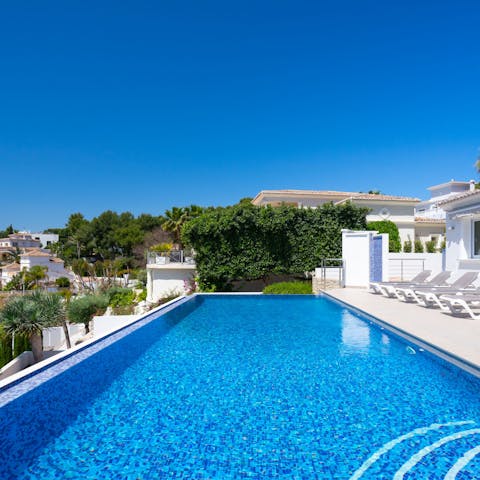 Step outside and feel the freedom of lazy days relaxing by the pool