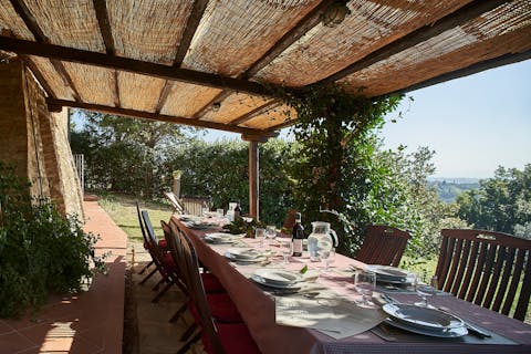 Enjoy your meals with spectacular views over the Tuscan countryside 