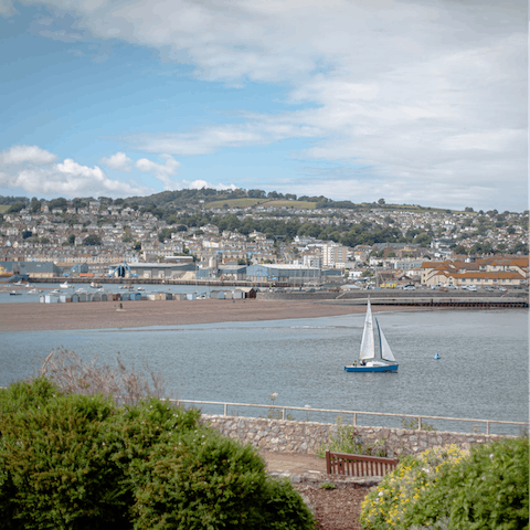Stroll down to the Torquay Seafront in just over half an hour