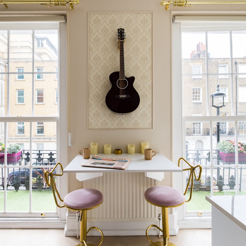 Light the candles for a romantic dinner in the heart of the city