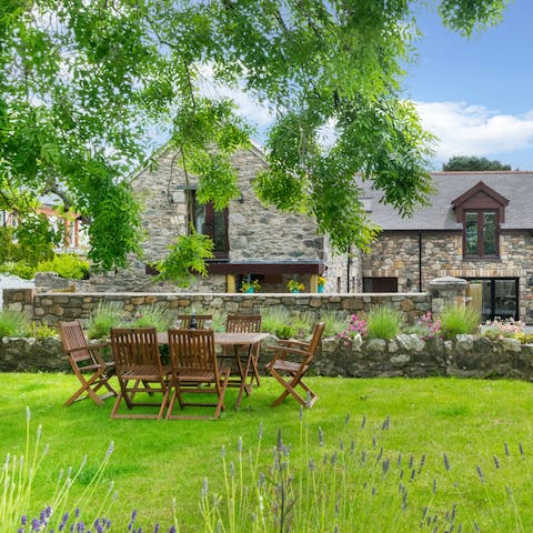 Enjoy alfresco breakfasts in the shade of the draping tree