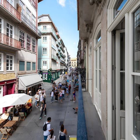 Pad out to the balcony and watch the hustle and bustle on Rua das Flores
