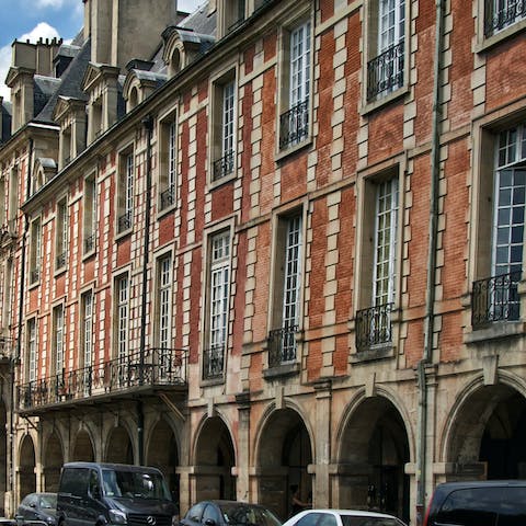 Have a stroll around nearby Place des Vosges 