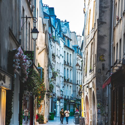 Peruse the indie shops and art galleries around Le Marais