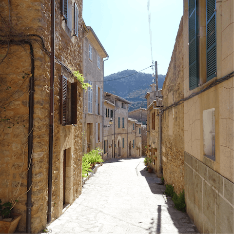 Explore the traditional towns of Mallorca – Pollensa is just 6km away