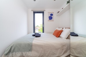 Hackney Sunshine image 14