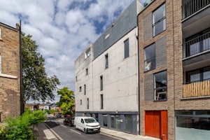 Hackney Sunshine image 9