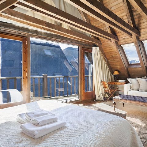 Wake up to sunlight streaming in to the main bedroom at the top of the house