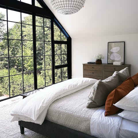 Wake up to spectacular views of the green garden and rustling trees 