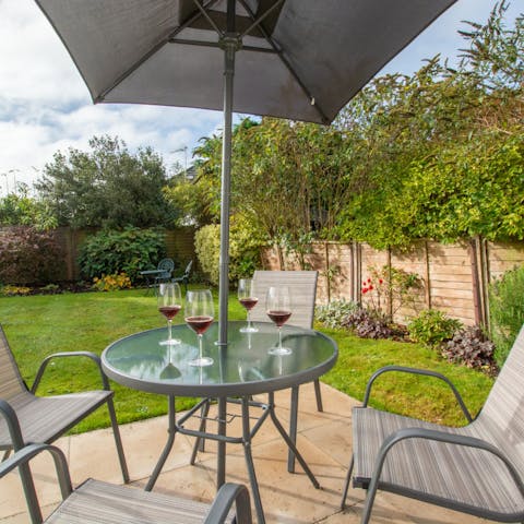 Sun yourself in the back garden as you sip a glass of red
