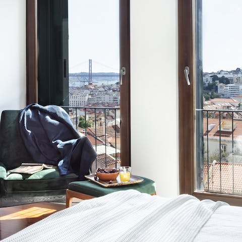 Wake up to the wonderful city and River Tagus views