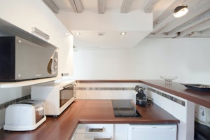 Paris Chic image 3