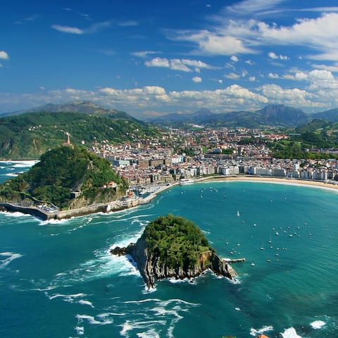 Enjoy a refreshing stay on the shores of San Sebastián